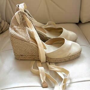 CASTAÑER Espadrille Wedge Sandals – Beige Canvas Tie-Up Heels